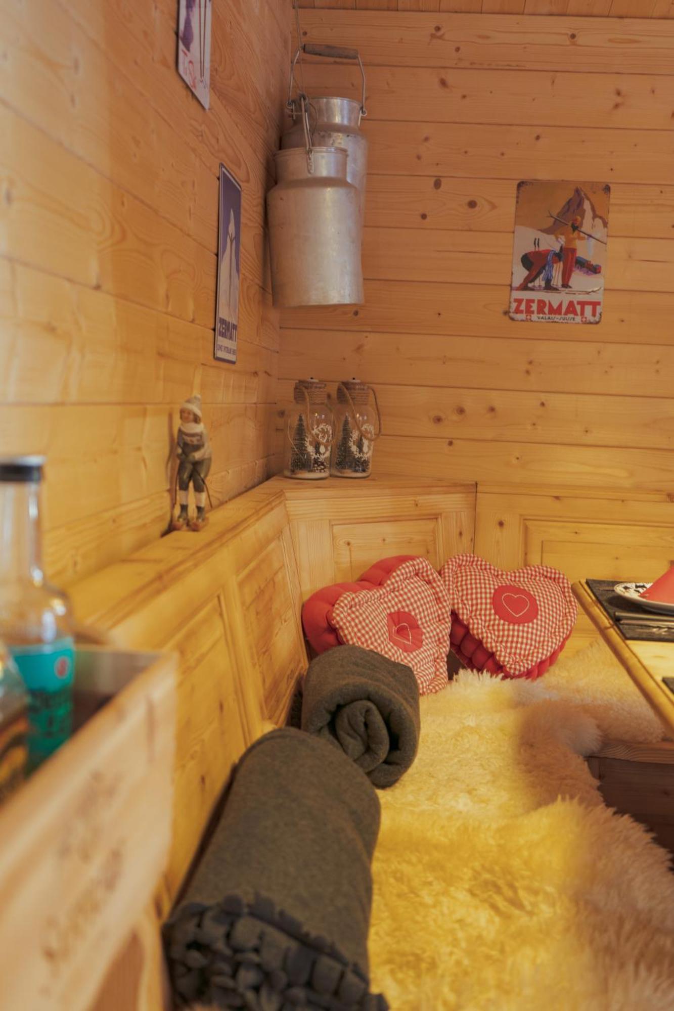 Jaegerhof Serviced Apartements Zermatt Buitenkant foto